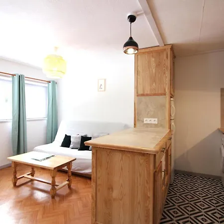 Apartment F2 Bis Au Mont-dore Avec Balcon, Au Pied Des Pistes, 6 Pers, Parking, Ascenseur - Fr-1-415-150 Le Mont-Dore