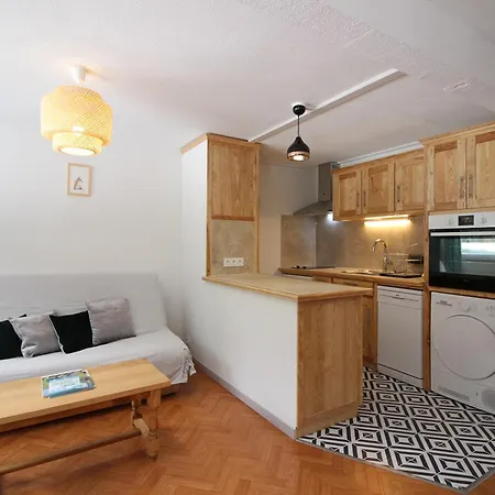 F2 Bis Au Mont-dore Avec Balcon, Au Pied Des Pistes, 6 Pers, Parking, Ascenseur - Fr-1-415-150 Apartment Le Mont-Dore
