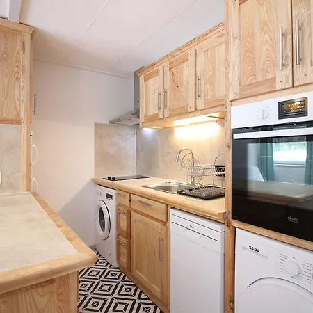 Apartment F2 Bis Au Mont-dore Avec Balcon, Au Pied Des Pistes, 6 Pers, Parking, Ascenseur - Fr-1-415-150 *