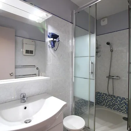 Apartment F2 Bis Au Mont-dore Avec Balcon, Au Pied Des Pistes, 6 Pers, Parking, Ascenseur - Fr-1-415-150 Le Mont-Dore