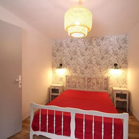 F2 Bis Au Mont-dore Avec Balcon, Au Pied Des Pistes, 6 Pers, Parking, Ascenseur - Fr-1-415-150 Apartment *